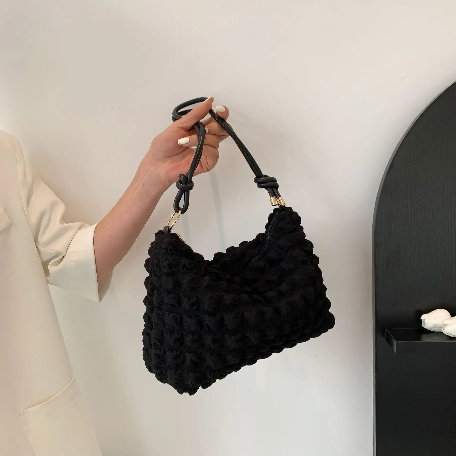 Wholesales Wrinkle Bubbles Cloud Simplicity Fashion Tote Bag Polyester Puffer Shoulder Ladies Handbag Women Cross Body Bag