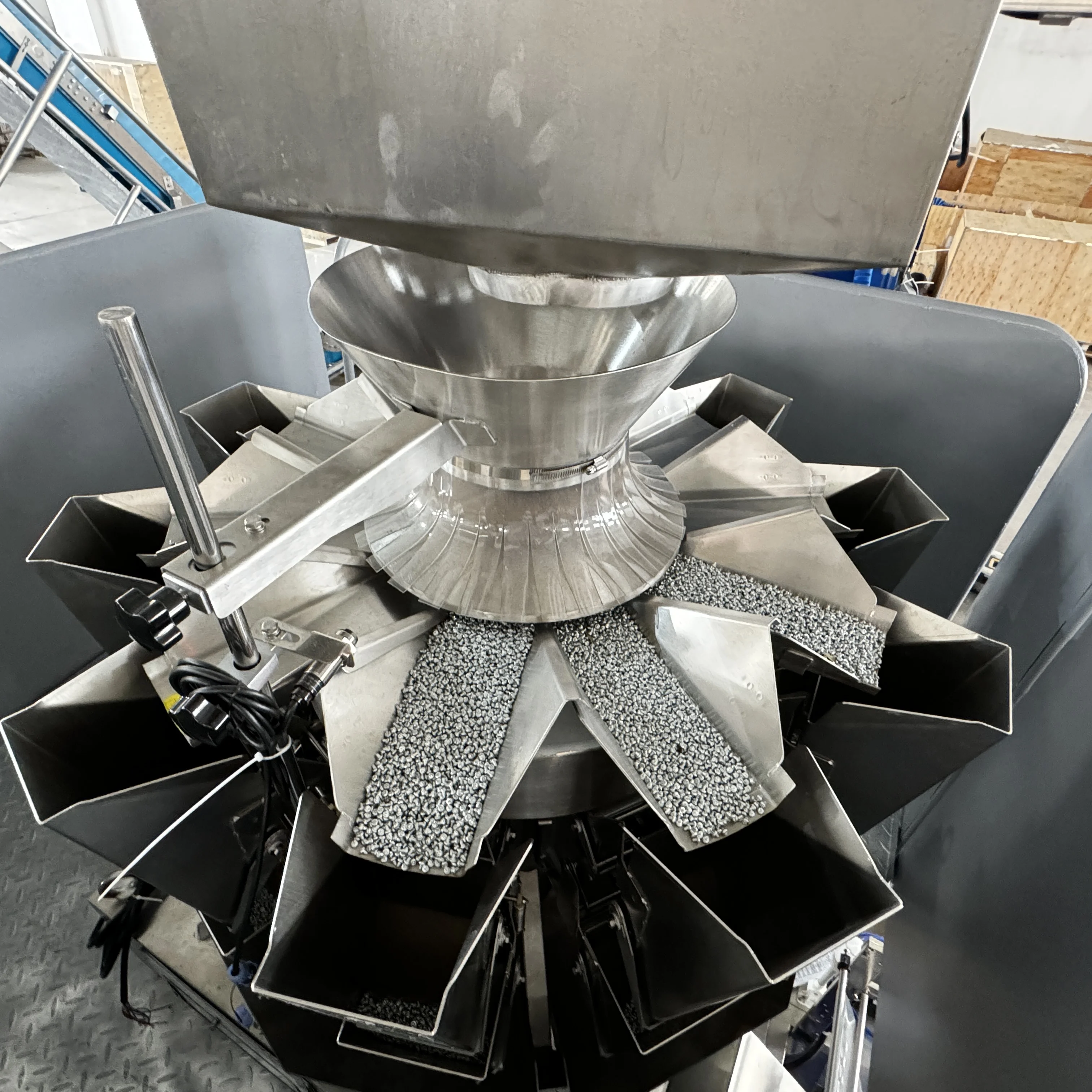 Multihead Weigher Multifunction Weighing Packaging Machine for Snacks Chocolate Biscuit Pickles Hardware
