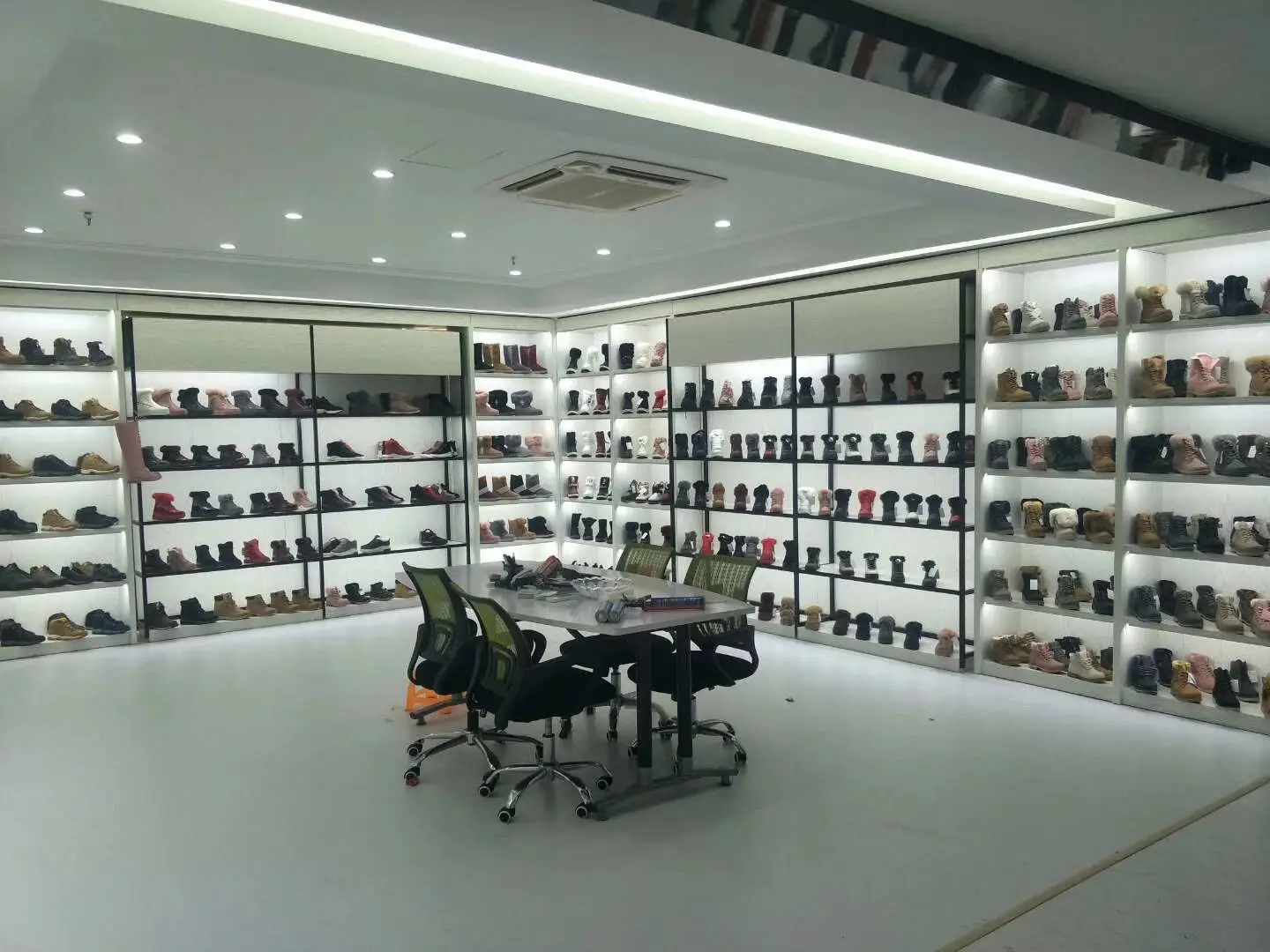 Yiwu Diansen Shoes Co., Ltd.