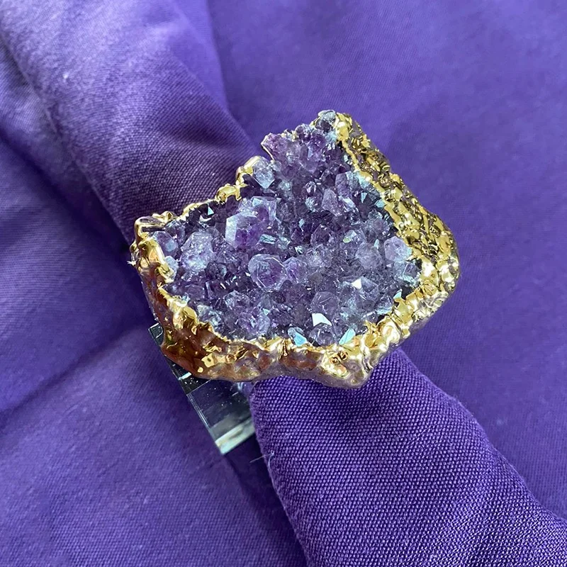 2021 Holiday Fancy Dinner New Cheap Rectangle Hand Made Gemstone Druzy Purple Amethyst Gold Plated Glass Napkin Ring for Wedding