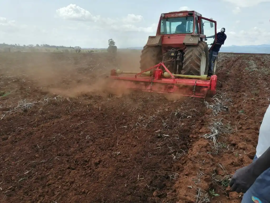 Трактор вложения диск плуга для
