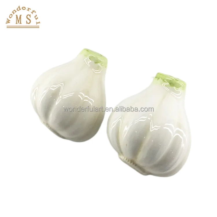 Oem garlic dish Shape Holders 3d Style tray vegetable Kitchenware Ceramic porcelain plate dish Garlic Salt and pepper bottle