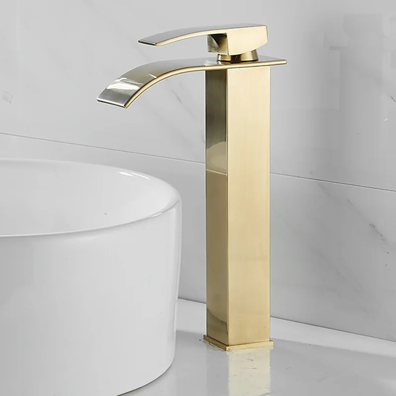 ウォーターフォール浴槽蛇口 温水および冷水デッキマウント付き