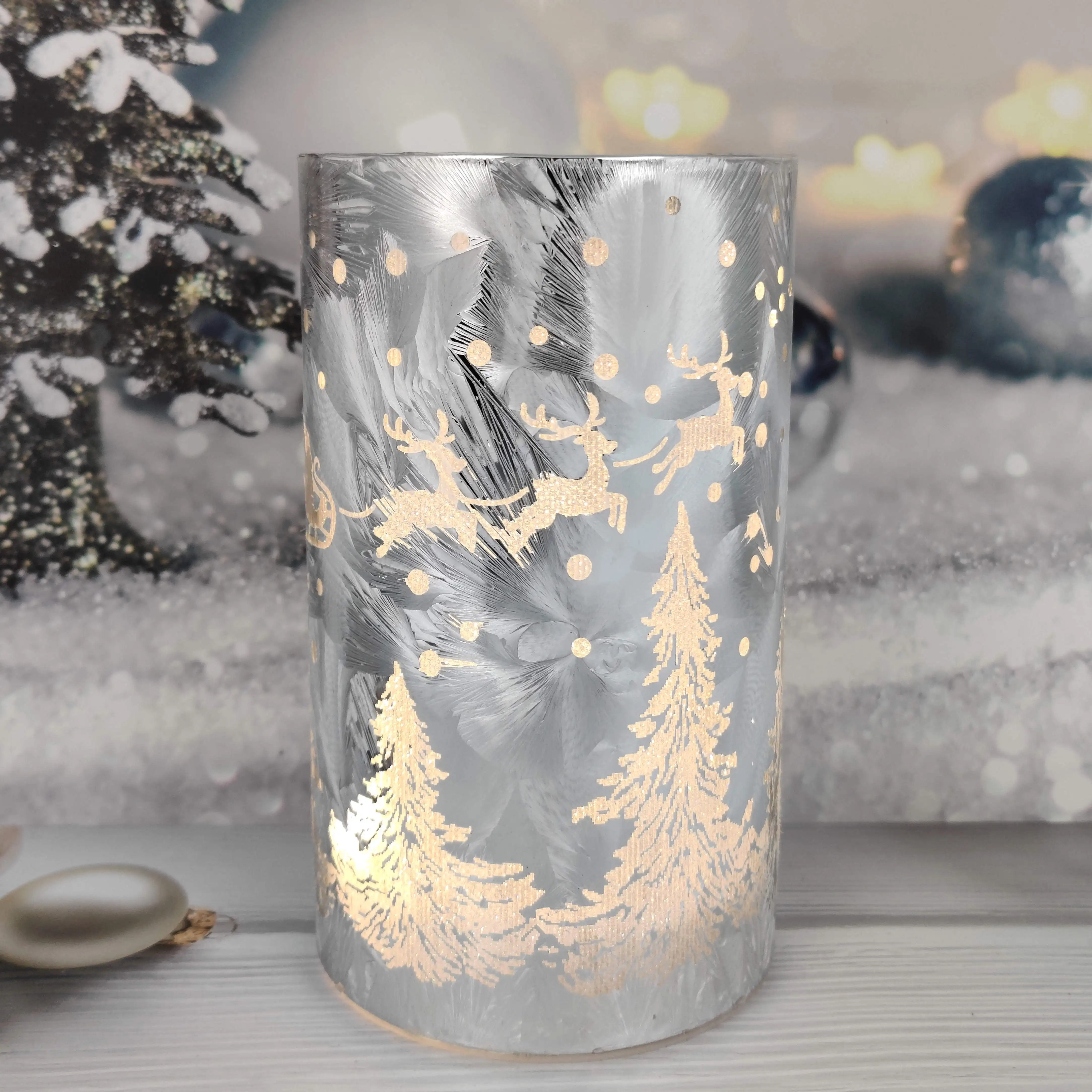 Battery operated led light up glass Christmas cylinder hurricane table decoration setting ideas supplier