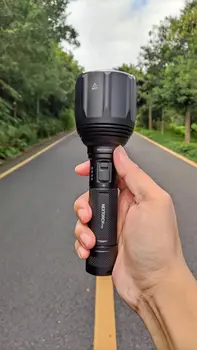 Lampe Torche NEXTORCH P82 Rechargeable 1100 Lumens - Portée 1100 M - Aluminium étanche - Pour Professionnels Et Outdoor