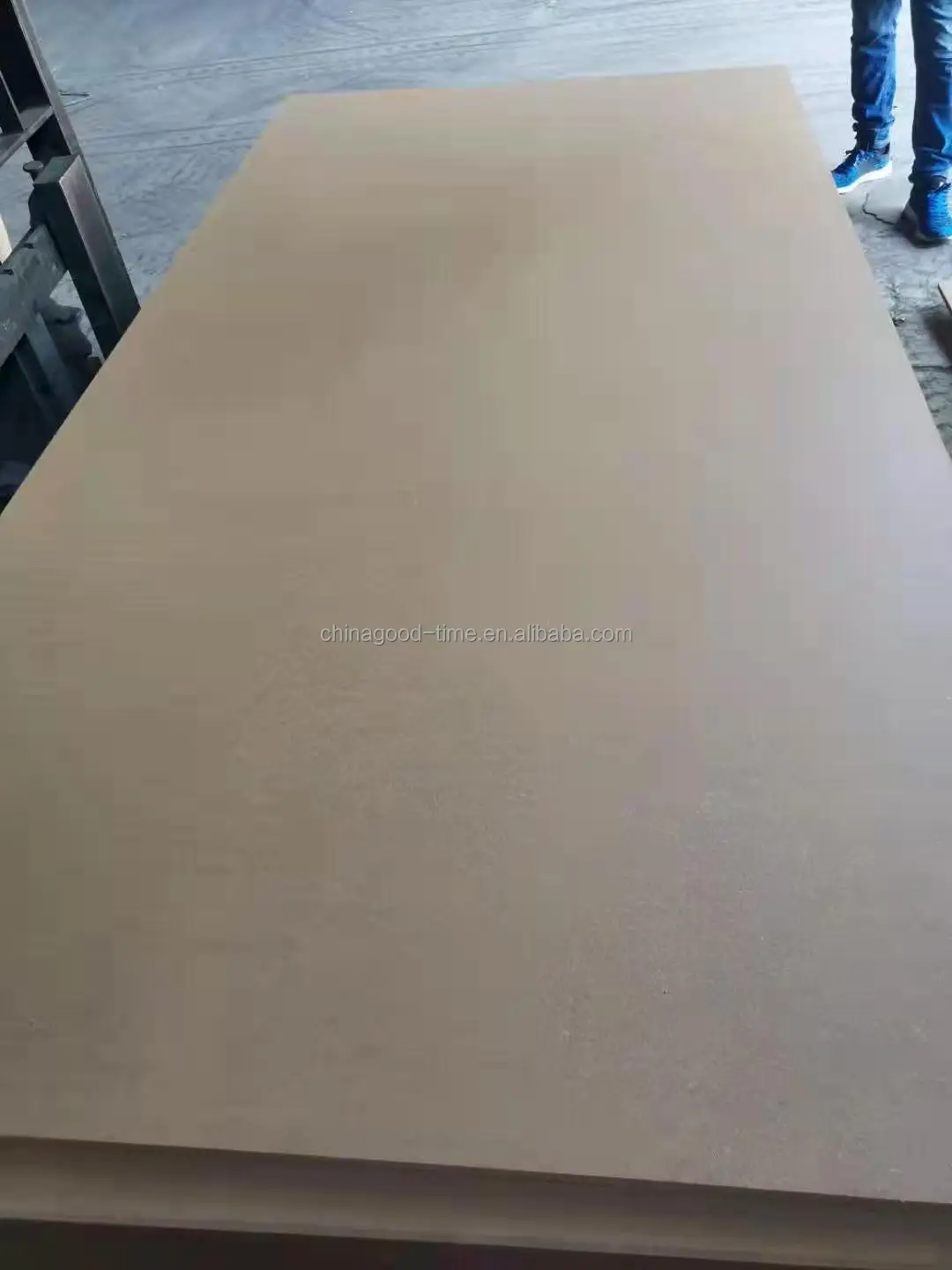 Plain And Melamine Laminated Mdf Board Water Resistant Waterproof 18mm