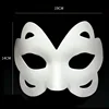 Maschera a farfalla bianca con fiori