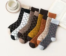 Fashion Letter Design Warm Thick Ladies Crew Custom Winter Socks for Women