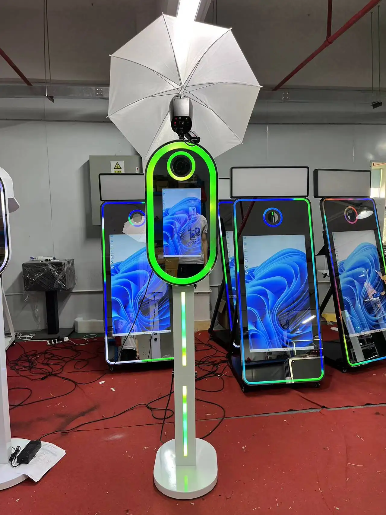 Cabina Fotografica A Specchio Con Touch Screen 21.5'' E Luci RGB – Per Matrimoni Ed Eventi, Con Trolley - 2