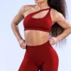 Ensemble soutien-gorge et short bordeaux à épaules dénudées