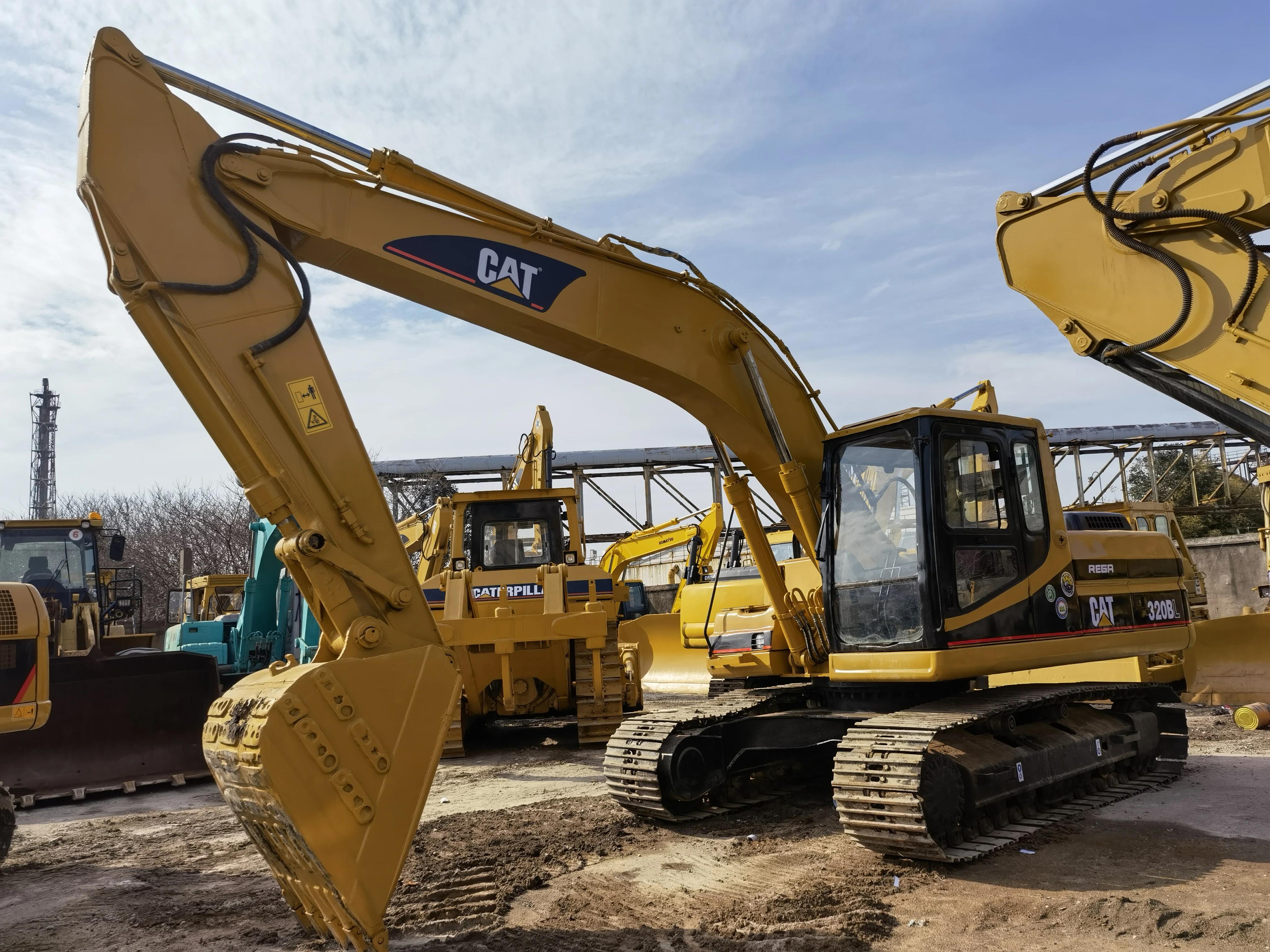 Used CAT 320bl Excavator - Heavy Duty Earthmoving Equipment