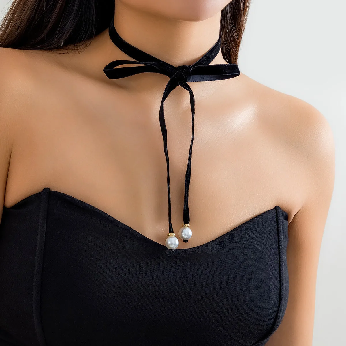 KITI 2024 Fashion Jewelry Elegant Black Velvet Bow Choker