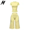 Completo Giallo con Maglietta a Maniche Corte e Pantaloni Capri