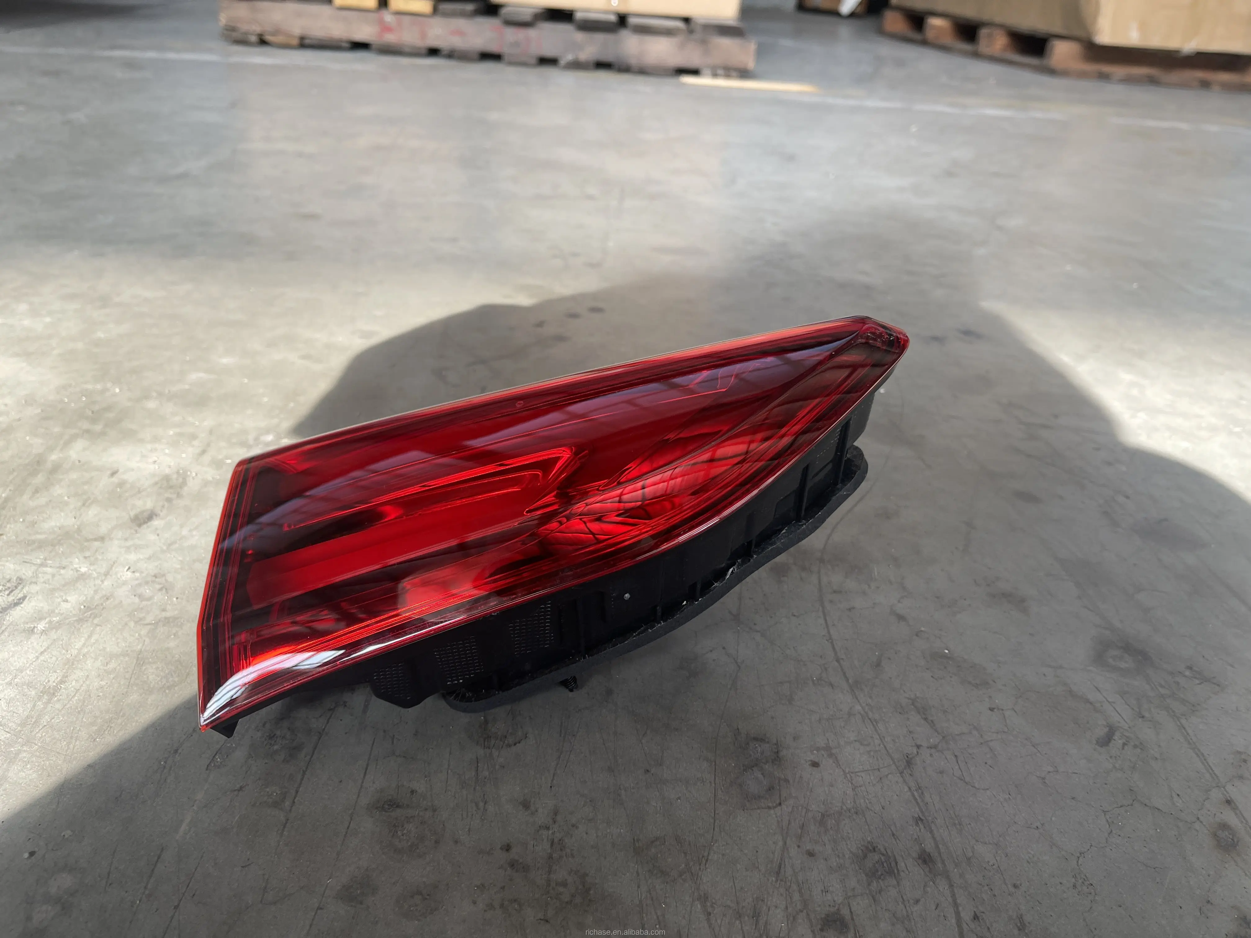 #C00063499 High Brightness Original Genuine Auto Body Parts MAXUS Car Front Combination Tail Lamp/ Rear light supplier