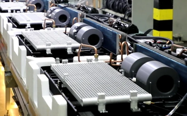 12V/24V Backpack Parking Air Conditioner(图2) AC assembly line.jpg