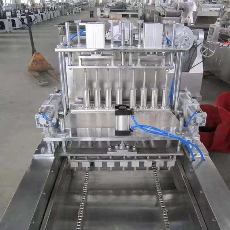 Небольшая Заводская машина для депонирования/чашечного торта/губчатого