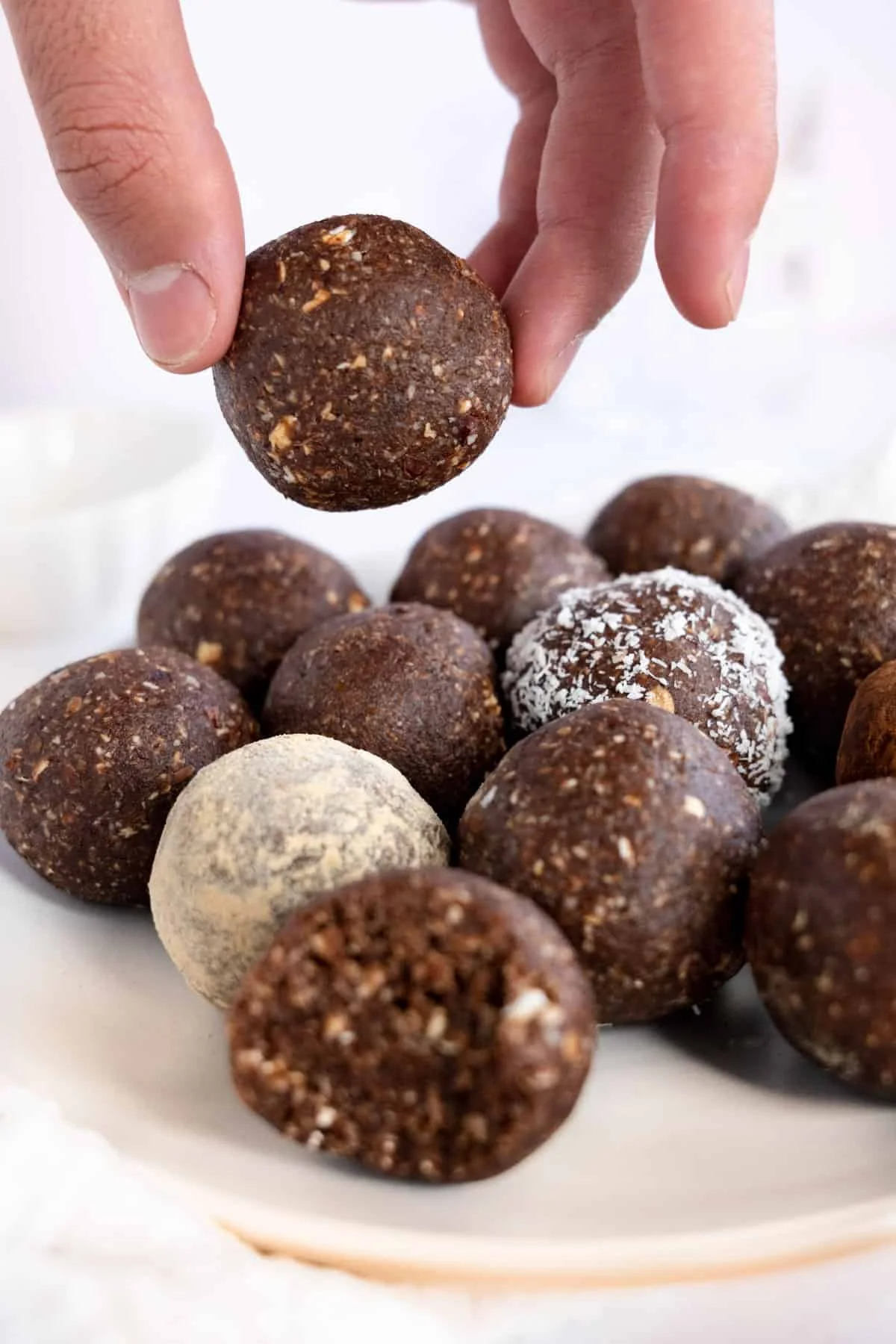 Automatic Dried Fruit Ball Filling and Coating Machine Laddu Ladoo Making Machine Dough Ball Divider Rounder Machine