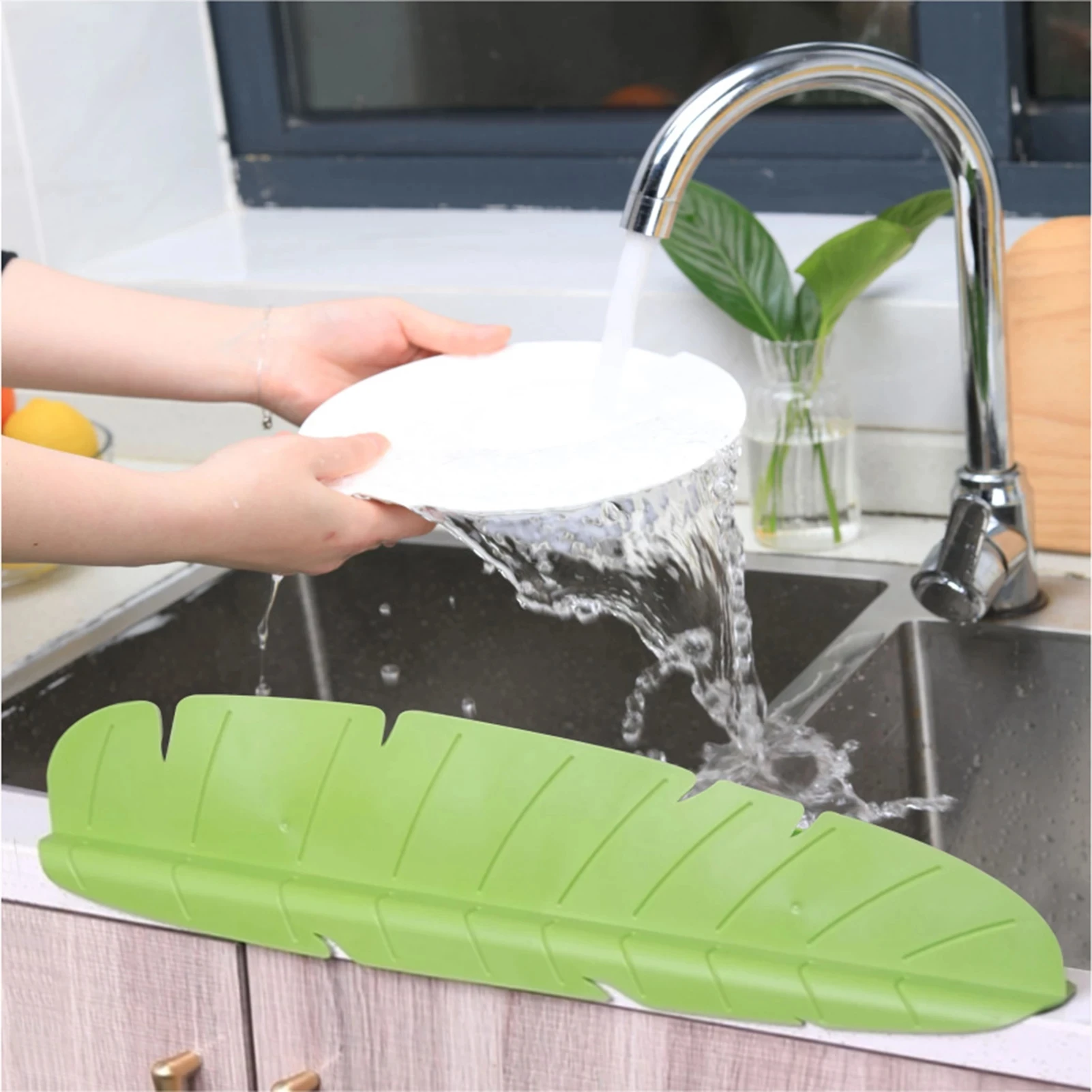 1pc Household Kitchen Water Guard Sucker Water Baffle Pool Board Sink Shelf Washing Dish Fruit Vegetable Anti-water Board 