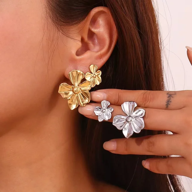2024 New Arrivals Engraved Flower design Earrings 18k Gold Plated Gift For Girls Stainless Steel Stud Earrings in different size