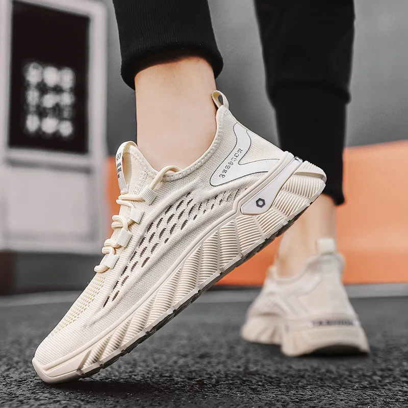Men's shoes are breathable and slim with a height increase and a versatile casual sports shoe Men's sports shoes are trendy