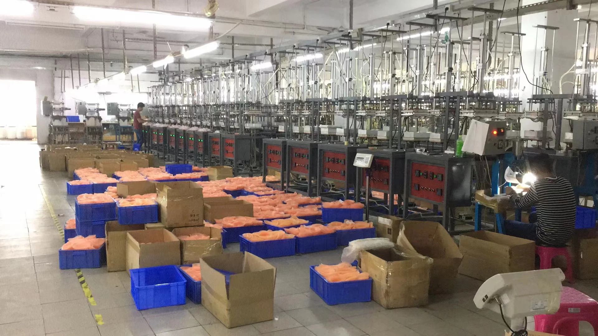 Guangzhou Hengqinlian Clothing Co., Ltd. 3