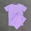 T-shirt + pantaloncini viola chiaro