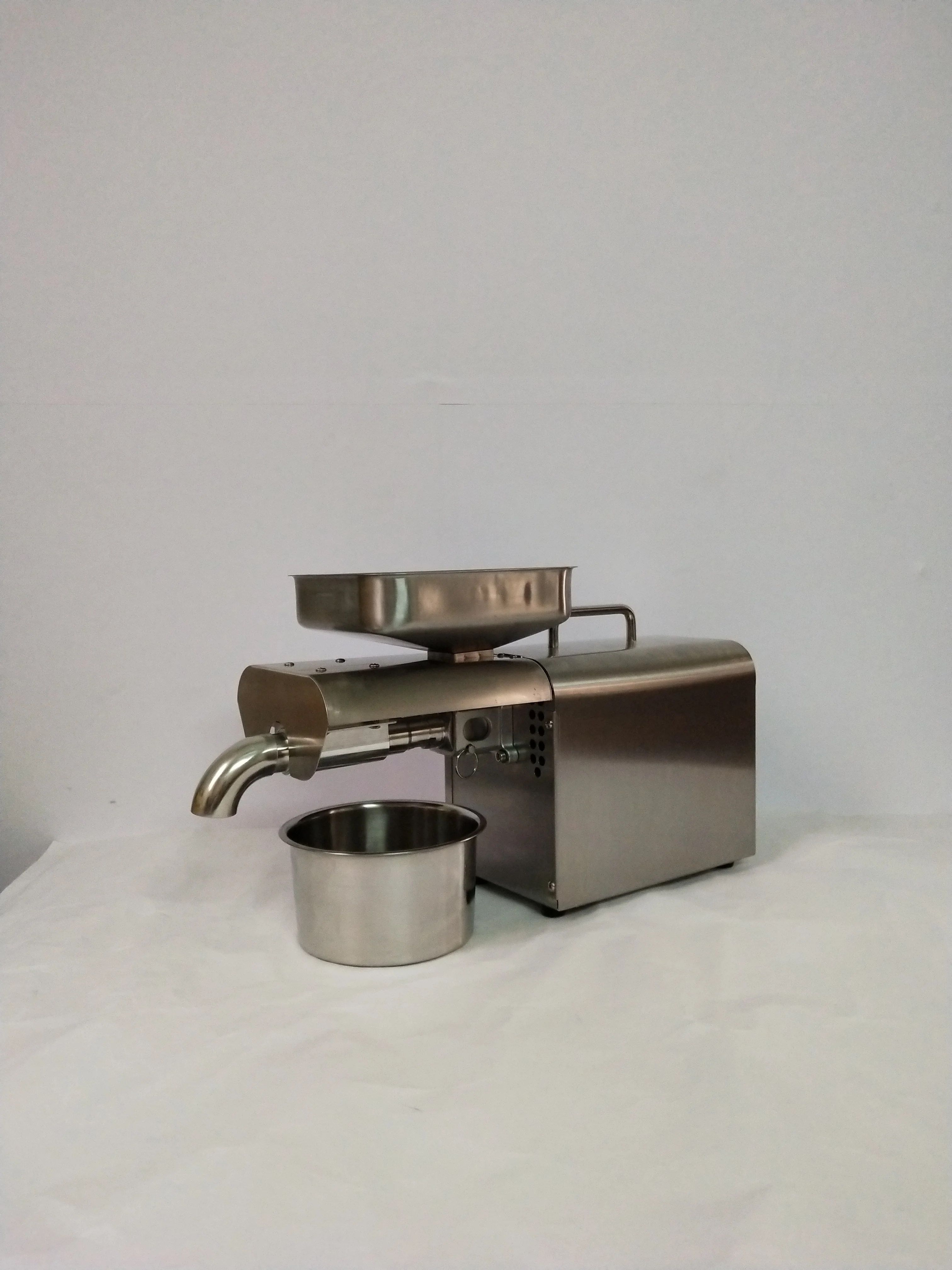 Zimbabwe Cold Press Cooking Soybean Oil Press Extraction Machine Price