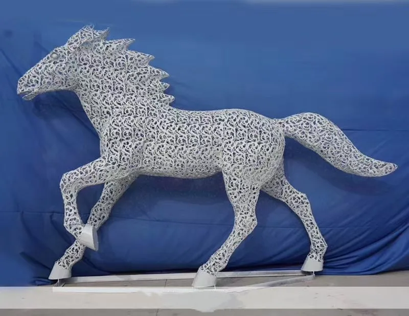 Processing Custom-made Iron Art Abstract Hollow Wire Mesh Animal Sculpture Snail Horse Butterfly Ant Outdoor Sketch Landscape