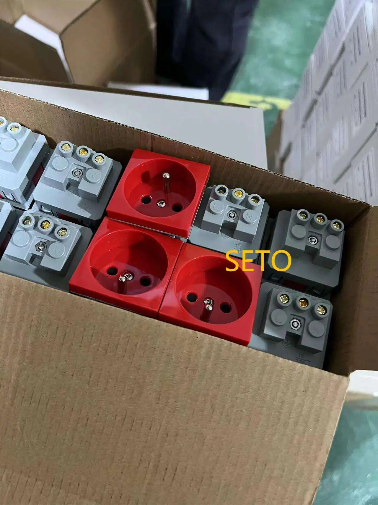 German Universal 3 Pin Electrical Plug Switched 16a 250v Electrical 45*45mm Wall Mounted Socket