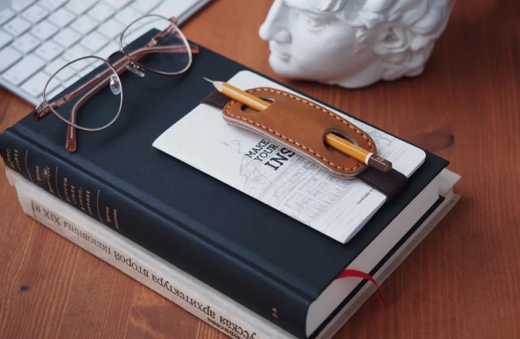 Portapenne Per Quaderno In Pelle PU - 2 Pezzi Con Fascia Elastica, Blu E Giallo - Foto 2