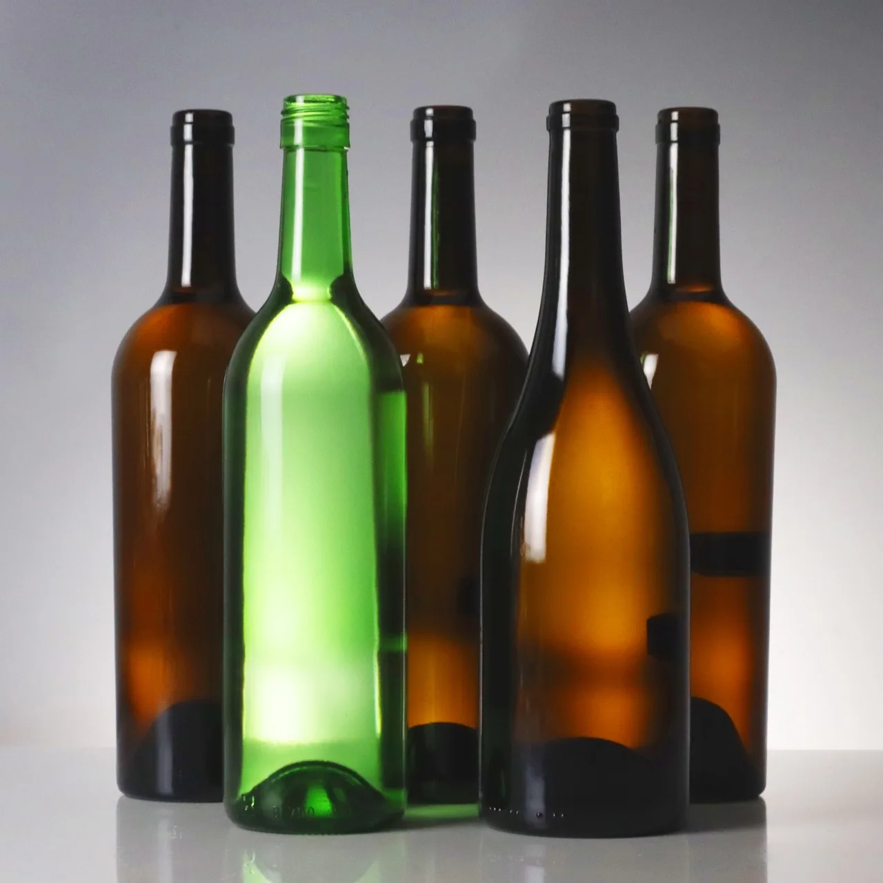 Custom 75cl Emerald Green Wine Glass Bottle Round Shape With Screw Cap for  Bordeaux 750ml 1.5L 4.5L 1L Champagne Packing