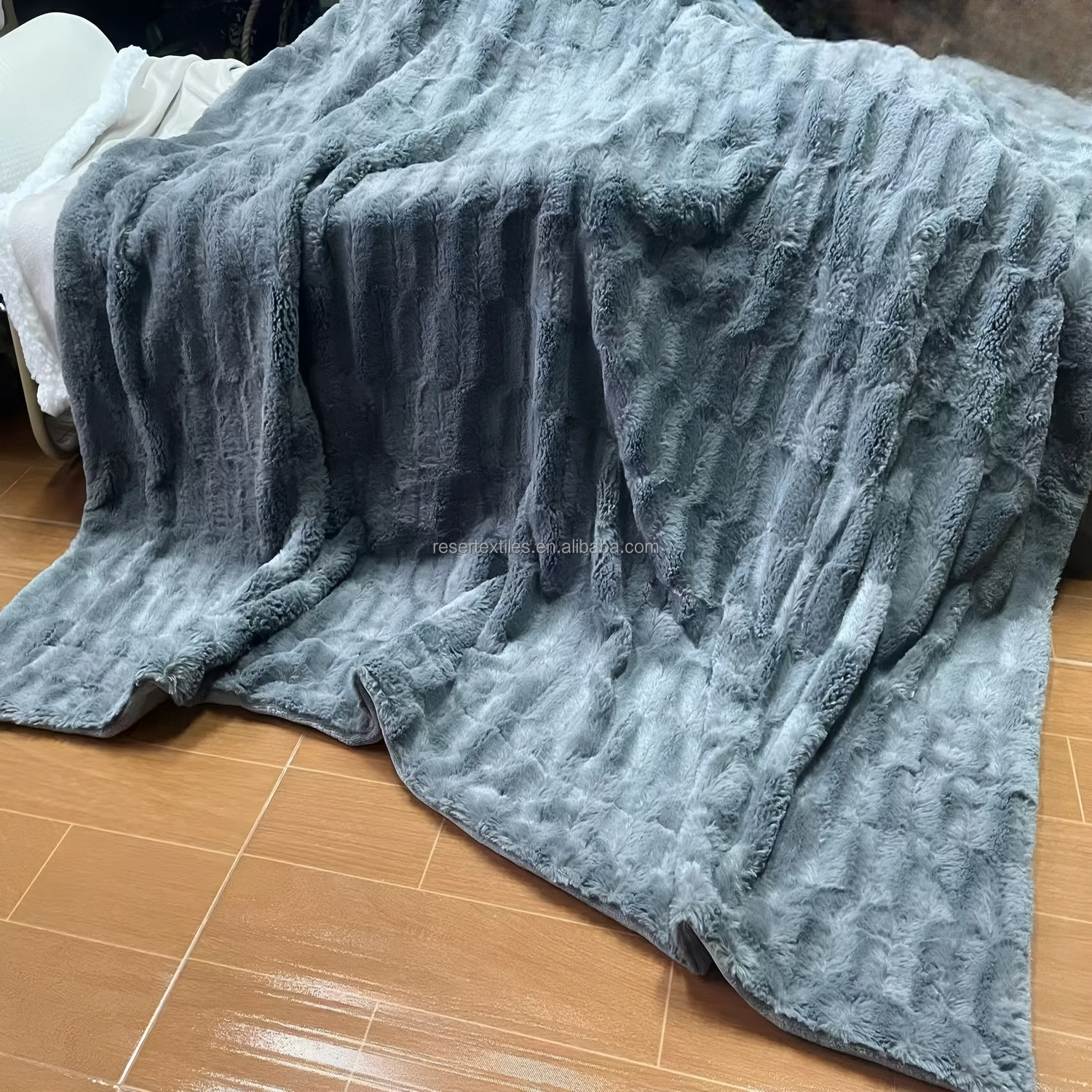 Solid Fluffy Soft Modern Knitted 100% Polyester Winter Fleece Throw Blanket Anti-Dust Mite Machine Washable Long Hair Cozy Fuzzy