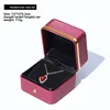Caja colgante rojo vino[7.5*7.5*6.3cm]