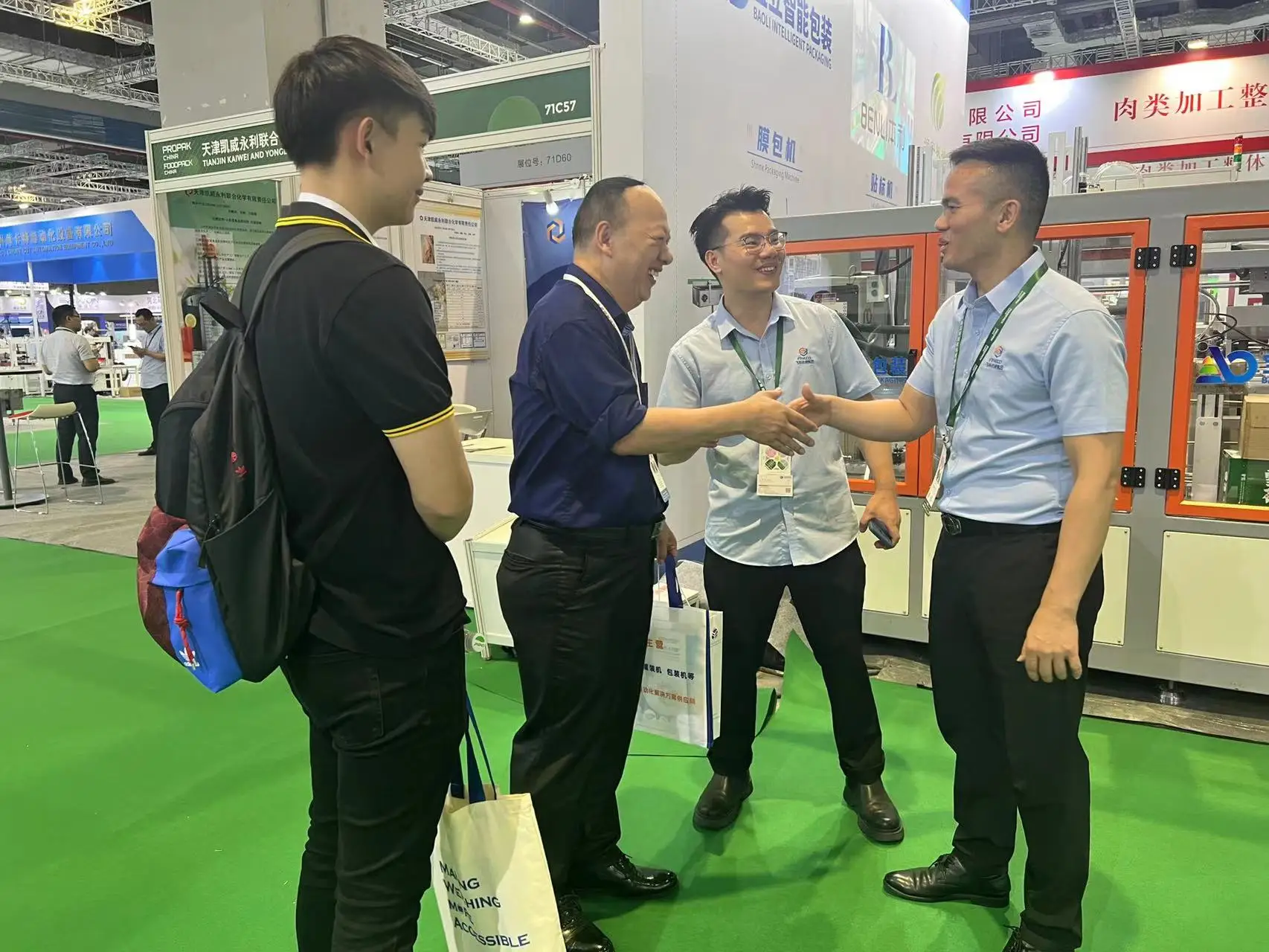 Fk616 Semi Automatic Square Bottle Labeling Machine Flat Side Square