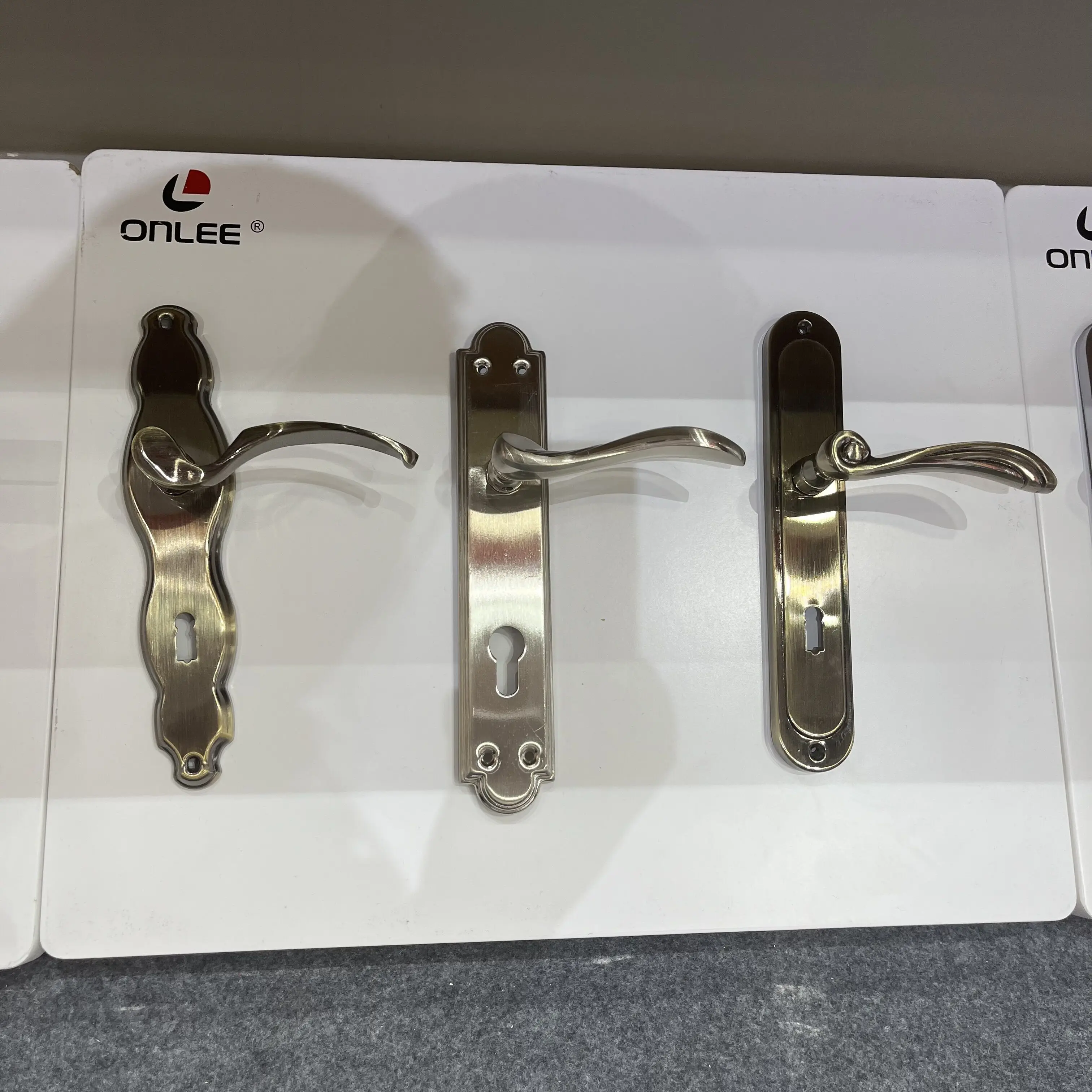 China Manufacturer European Standard Interior Modern Door Lever Handle