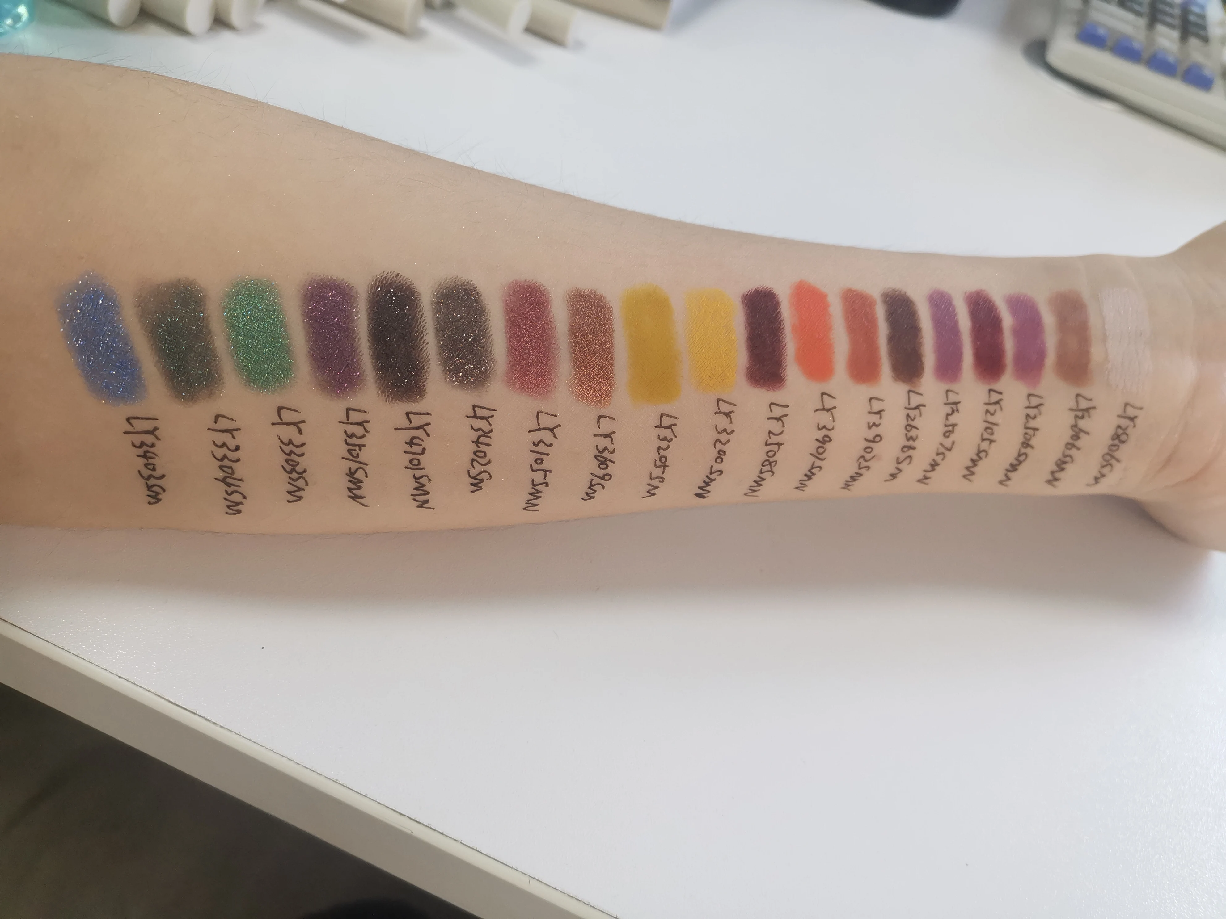 product jelly eyeshadow stick glitter eye makeup pen with twist up design for daily party and festival looks private label-8
