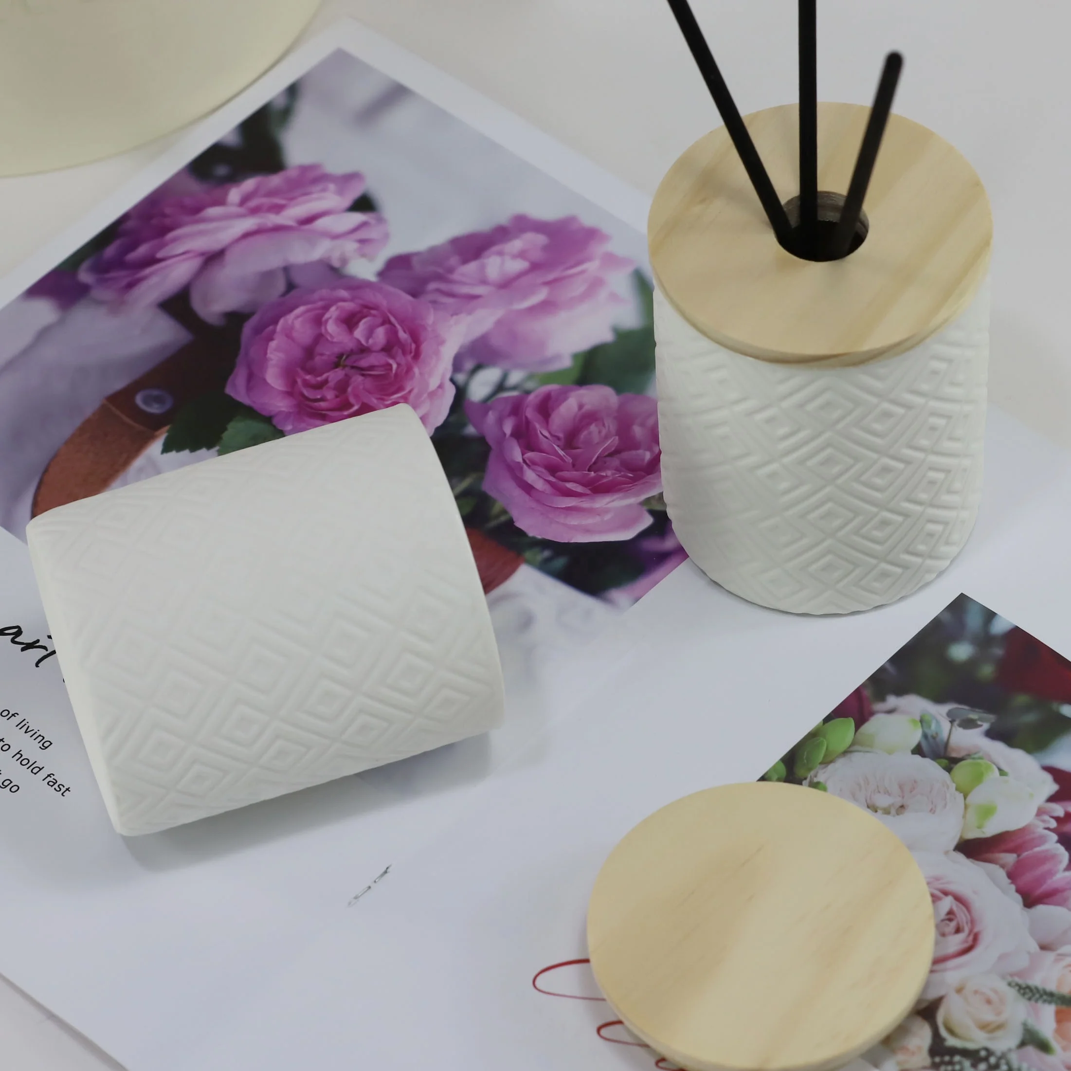 Synwish Custom Modern White Ceramic Matte Reed Diffuser Candle Jar with Wood Lid and Box Packaging details