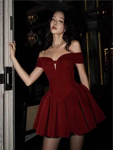 Bettergirl 2026 New French Retro Sexy Bowtie One-shoulder Red Dress Christmas Velvet Pleated Mini Party Dress