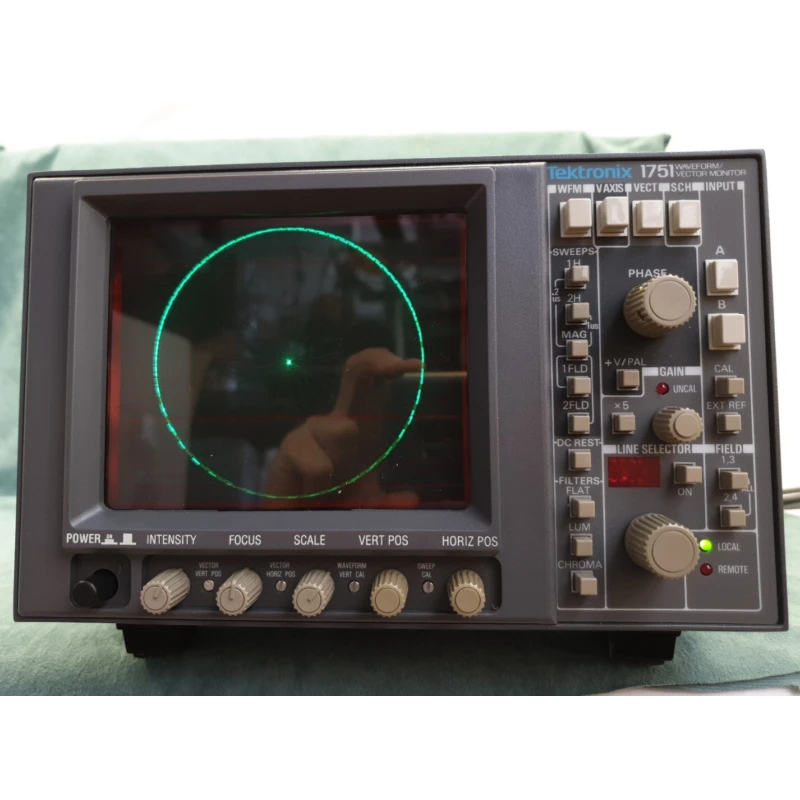 TEKTRONIX 1731 Waveform Monitor + 1741 Waveform Vector Monitor - vom Händler