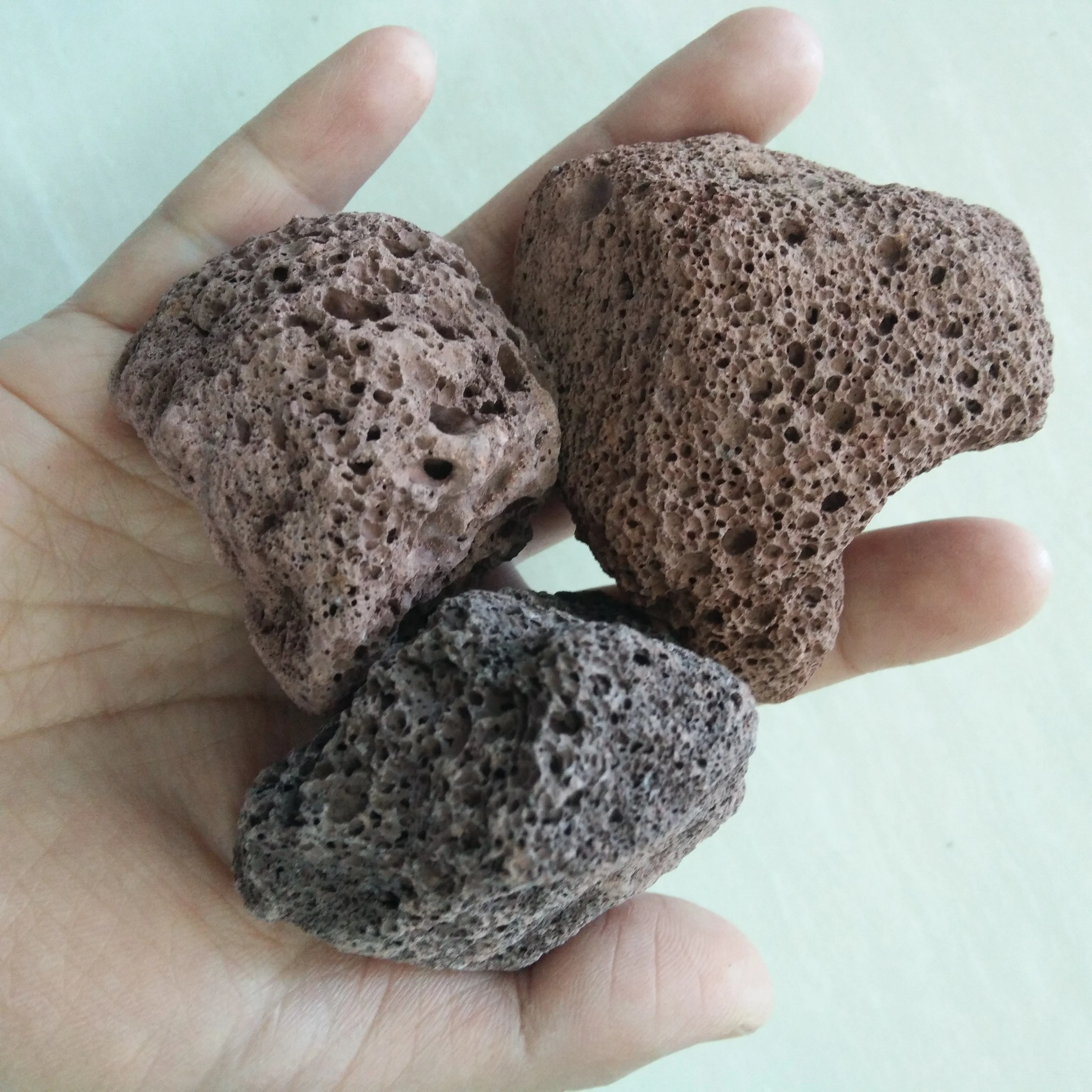 溶岩石赤小サイズ黒軽石価格火山山軽石| Alibaba.com