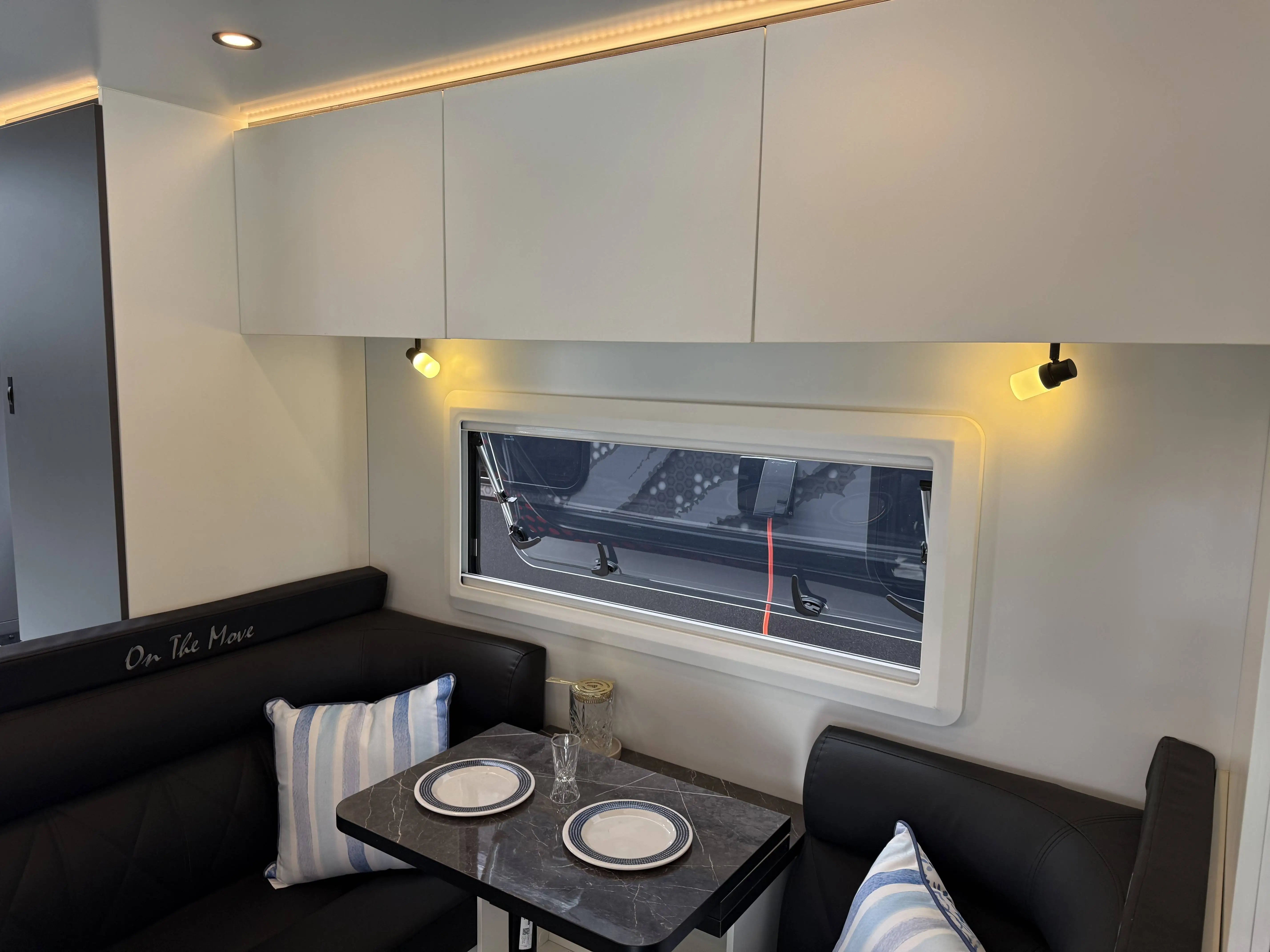 RV Extrapolated Window Aluminium - New Design Motorhome Blinds