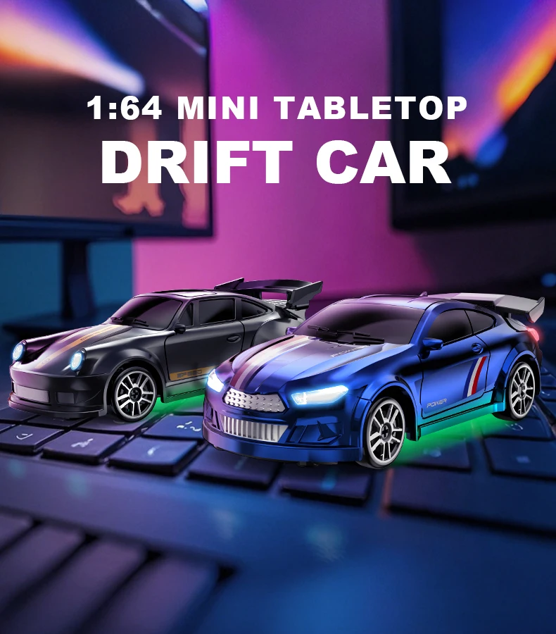 Mini coche RC drift escala 1/64 sobre escritorio