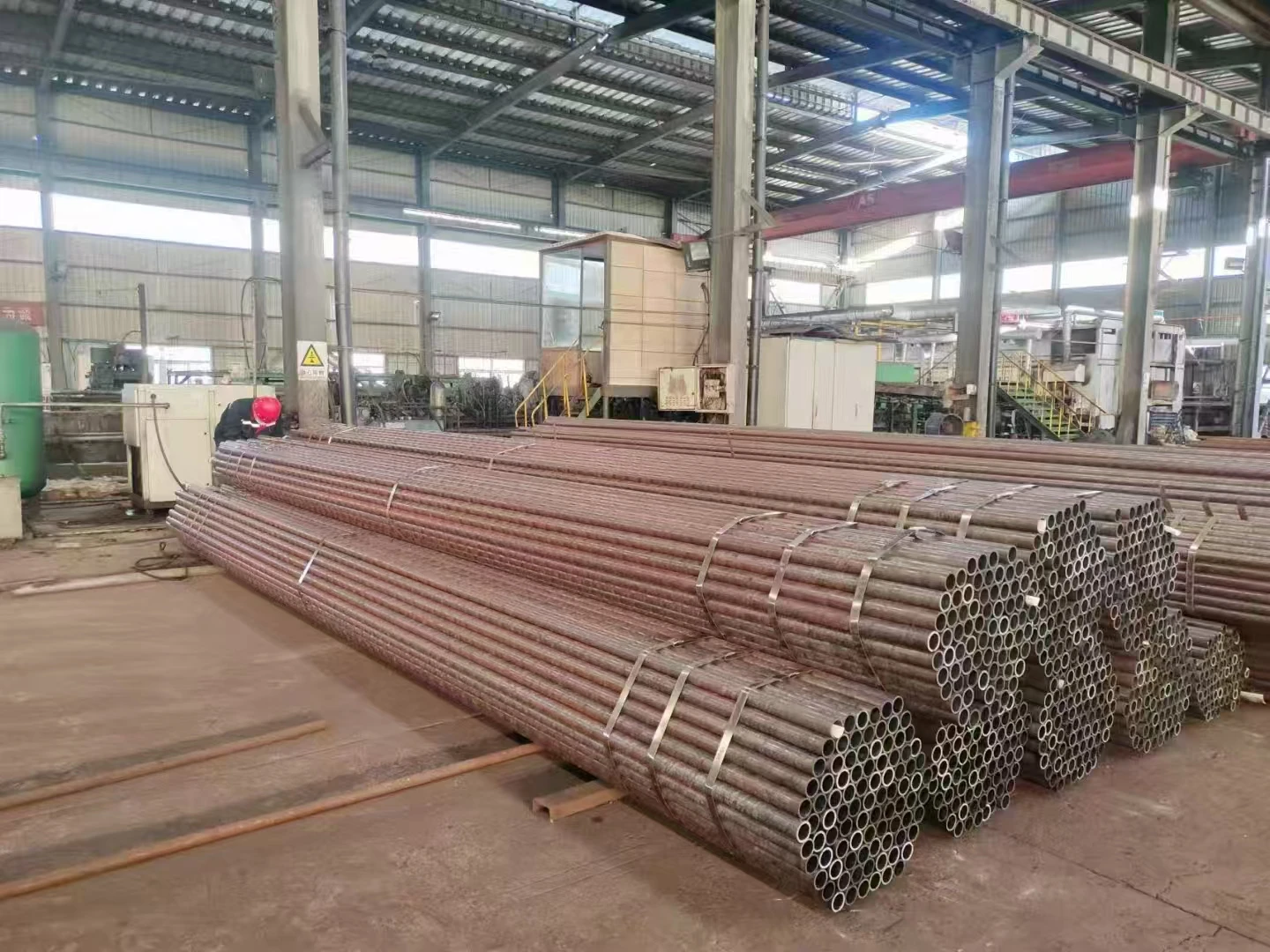 Customized Thin Wall Seamless Carbon Steel Pipe Tube Low Price Hydraulic Welded ISO9001 Certified for Structure Application factory