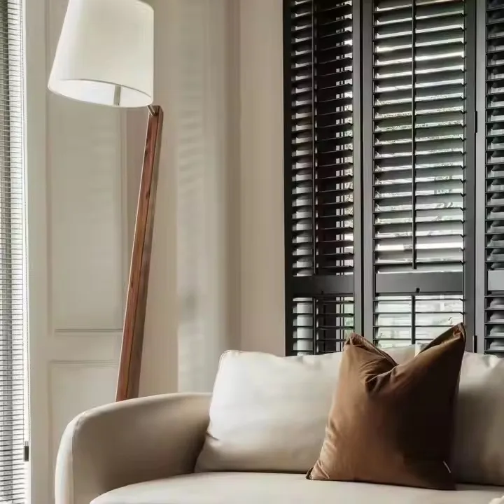 Plantation Shutter Blinds Secure Rolling Horizontal Hotels Basswood Window Shutters PVC Louvers