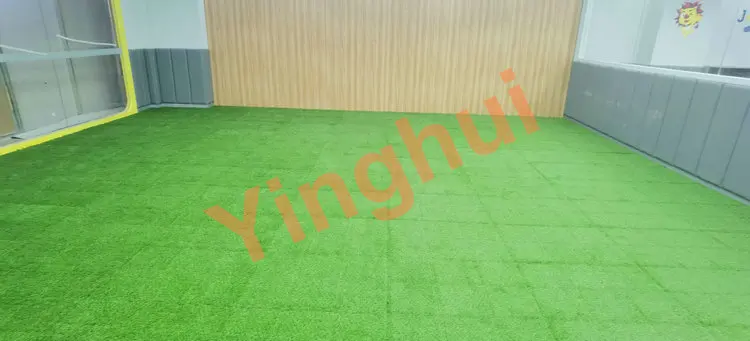 Modular Artificial Grass Turf Indoor Tiles Floor With PP Plastic Base for Balcony Garden