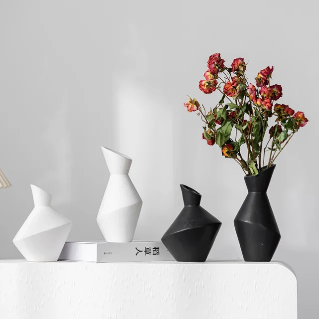 2024 Wholesale Hot Nordic Style Porcelain Vases Home Decor White Black Ceramic Vase
