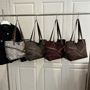 2026 Winter New Handbag Large Capacity Tote Bag for Women Fashion Leopard Print Shoulder Bag