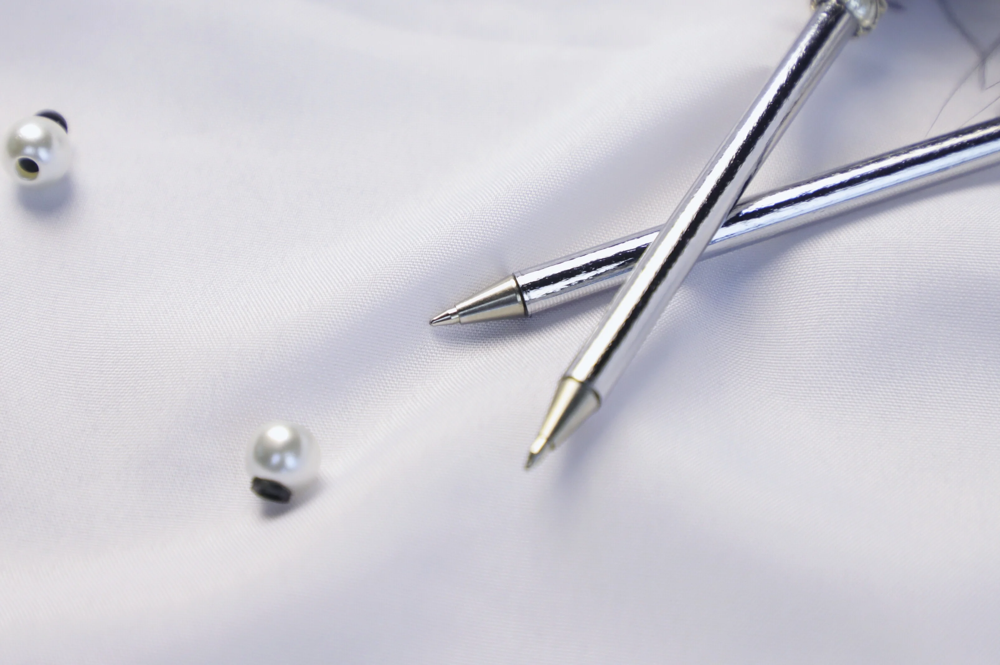 羽ペンカスタムカラーロゴボールペン工場卸売羽付き| Alibaba.com