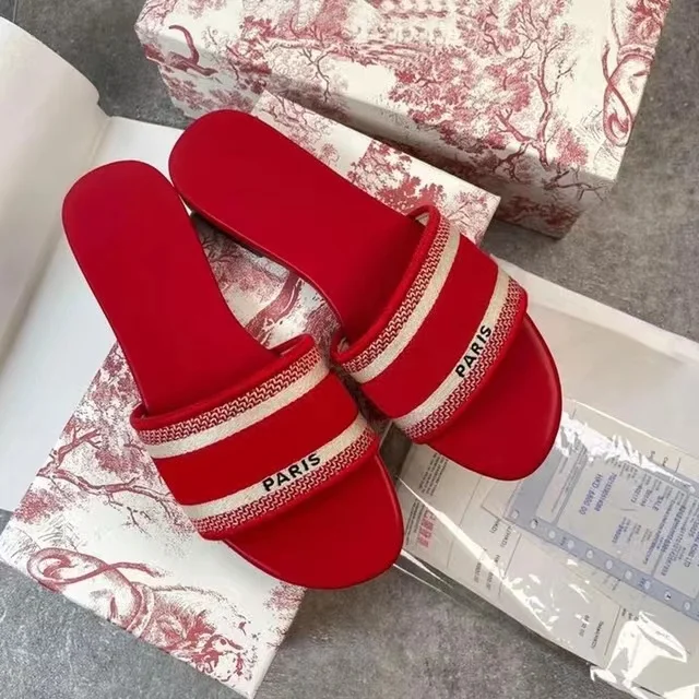 Hot Selling Designer Outdoor Beach Sandal Embroidery Woman Slippers