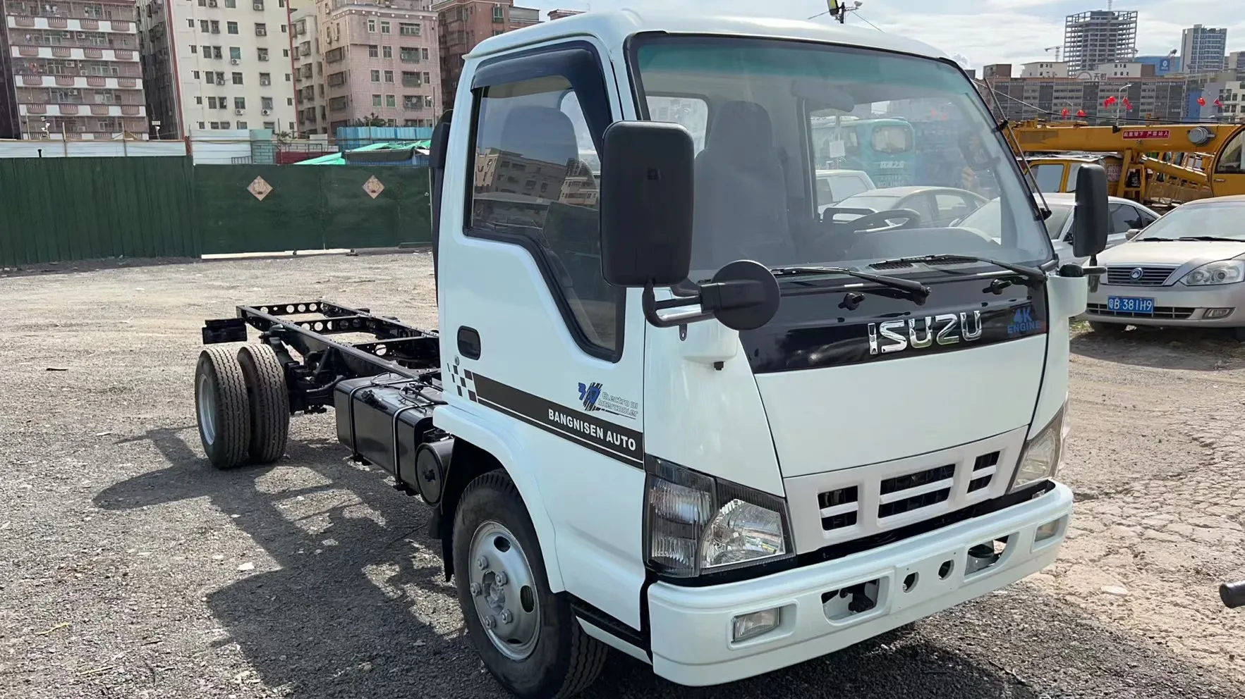 Подержанные грузовики Isuzu 600p 4K Подержанный легкий грузовик caminhao130hp дизельный двигатель грузовой автомобиль для продажи